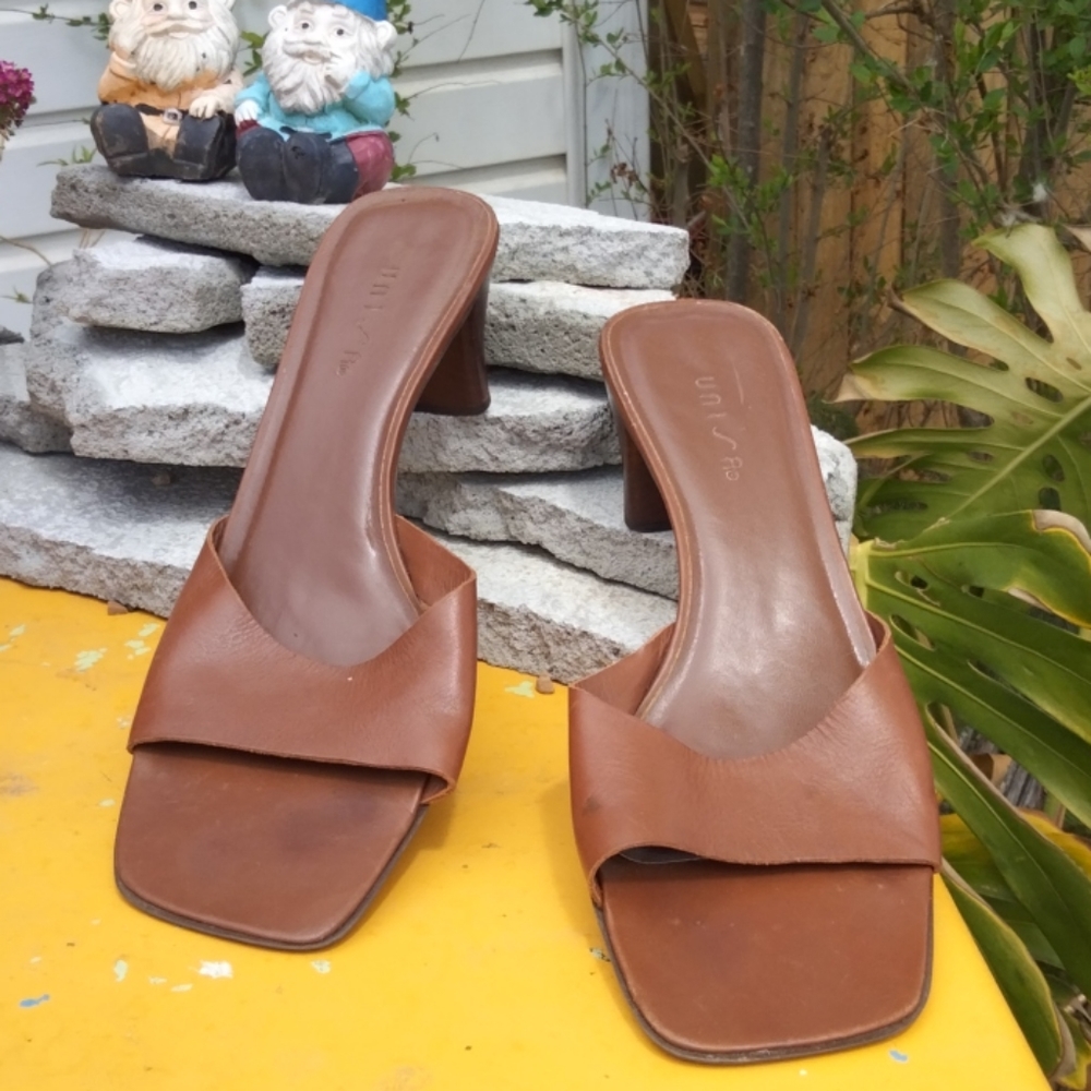 Brown leather unisa heels
